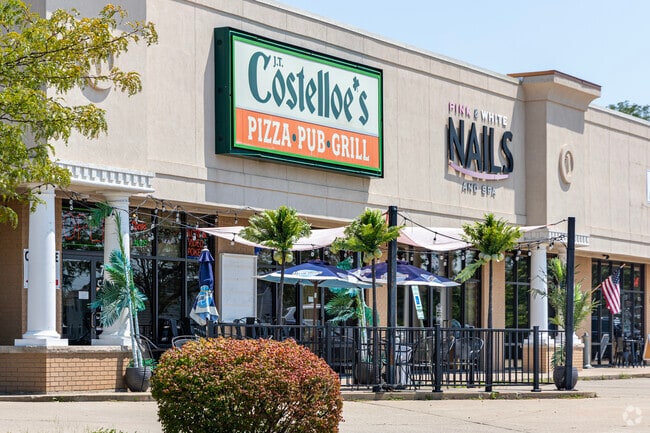 Costelloe's is just outside the Piper Glen gates and offers local pub fair and cold beers.