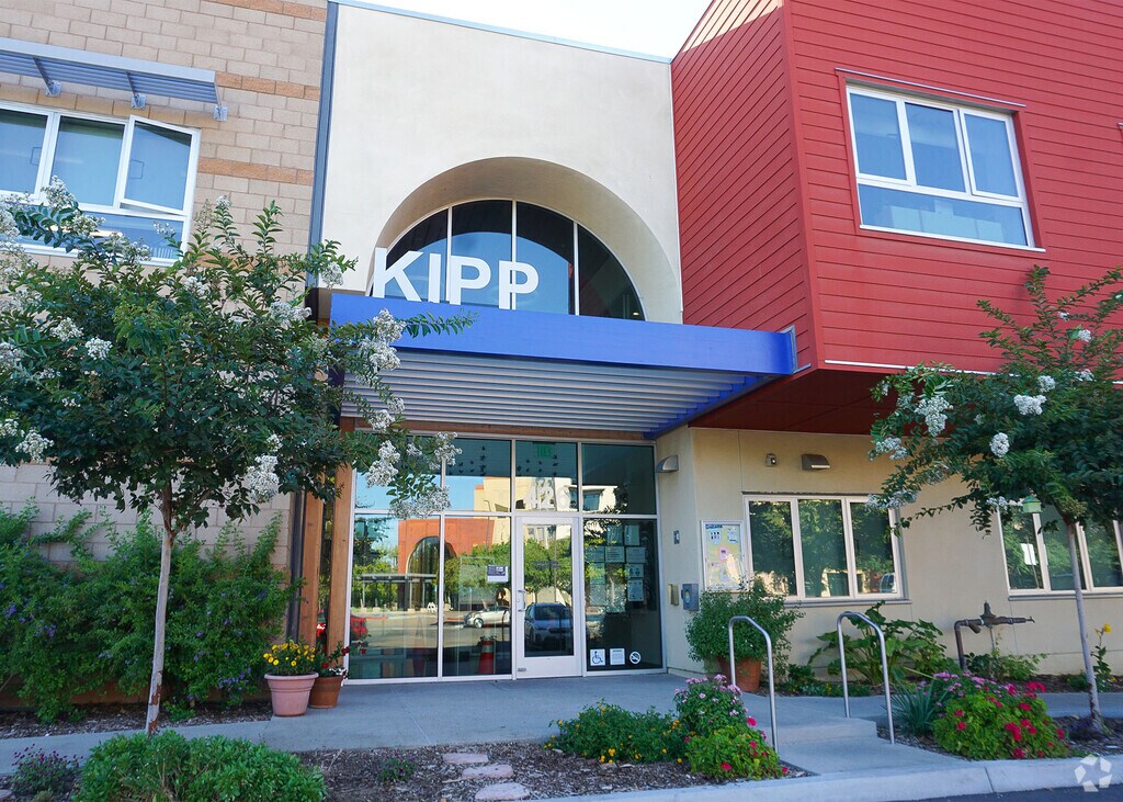 KIPP Adelante Preparatory Academy provides private education in 
Downtown San Diego