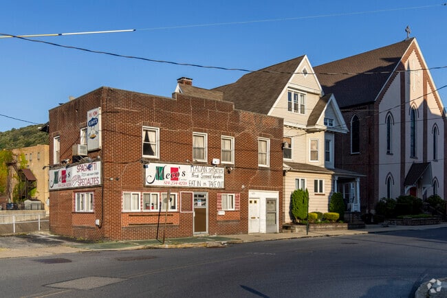 Meco's Cucina near Kernville is a popular spot to grab authentic Italian food.
