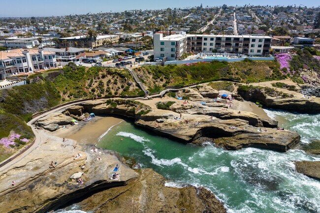 Lounge out on the rocks near Sunset Cliffs in Ocean Beach.