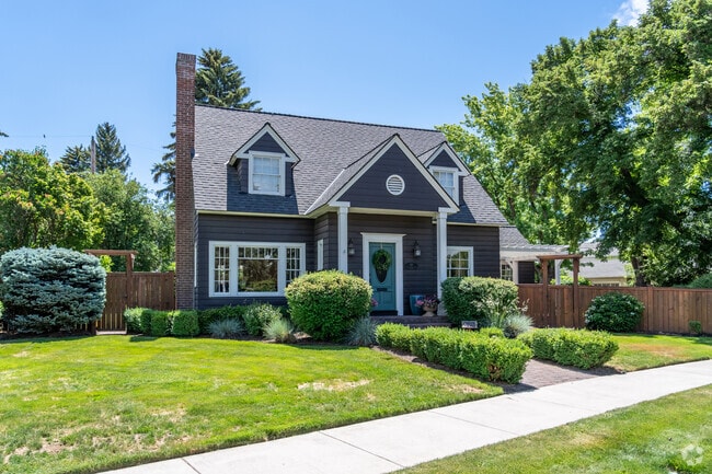 Colonial Revival homes can be found among the architectural types in Old Bend.