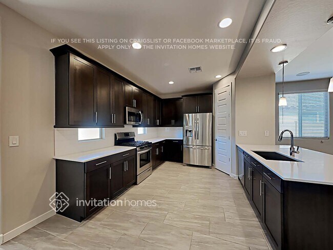 18822 W Canterbury Dr, Surprise, AZ 85388 - photo 6