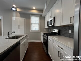 381 Harvard St Unit 382, Cambridge, MA 02138