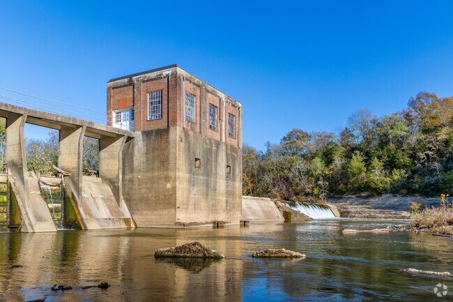 Take in the beautiful scenery of the Riverview Dam within a short walk of Downtown Columbia.
