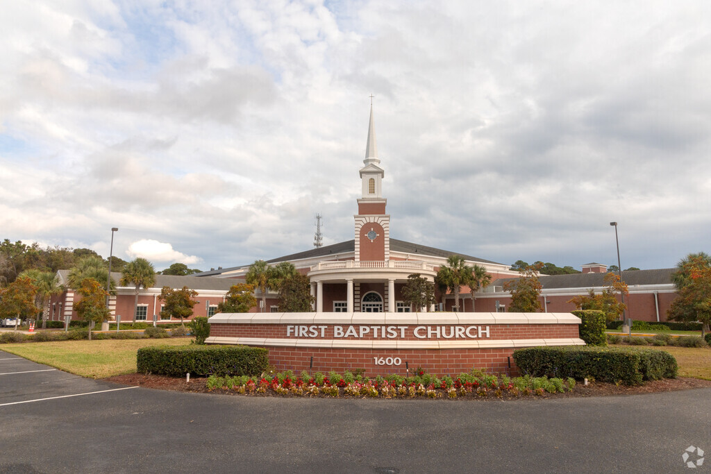 Fernandina Beach Christian Academy provides education in the neighborhood of 
Amelia Island.