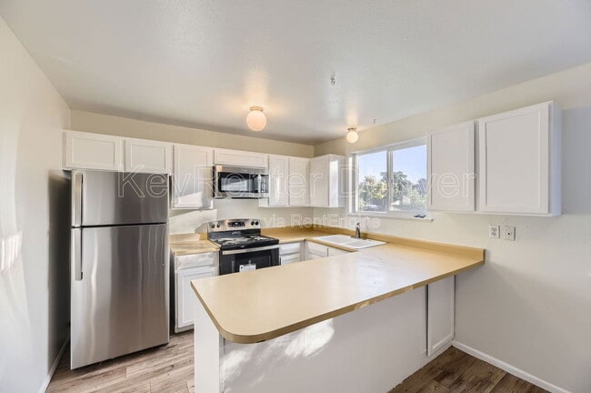 3208 S Olathe Way, Aurora, CO 80013 - photo 2