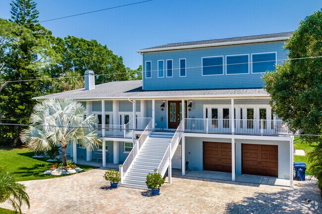 Anclote has beautiful custom homes with water access in the backyard nearby to Holiday.