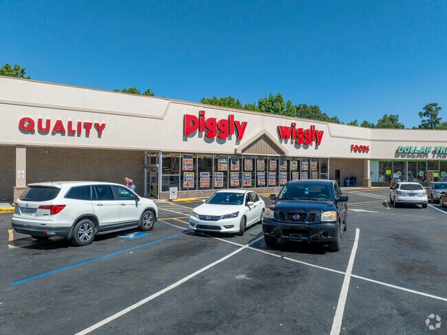 Piggly Wiggly is a friendly, well-stocked grocery near College Place.