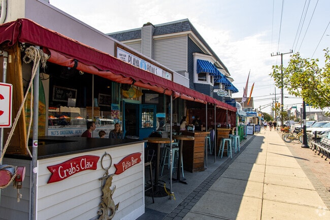 The Crab’s Claw Inn is one of Lavallette’s most popular restaurants, located nearby.