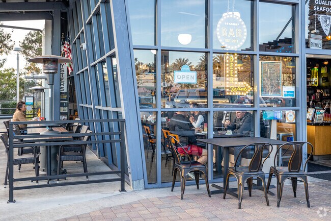 Ocean Ranch Village has a wide variety of restaurants and shops in Laguna Niguel City.