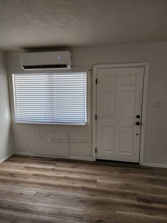 1170 Fountain St unit 6, Riverside, CA 92507 - photo 5