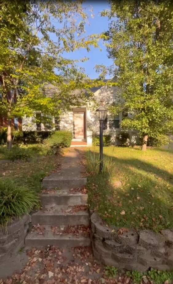 1406 15th St, Huntington, WV 25701