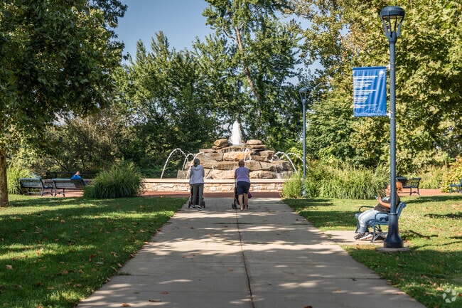 The water fountain in Riverfront Park is a great spot to enjoy nature near Glastonbury Center.