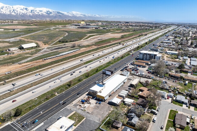 It’s about 30 minutes to get to Slat Lake City from Clinton on I-15.