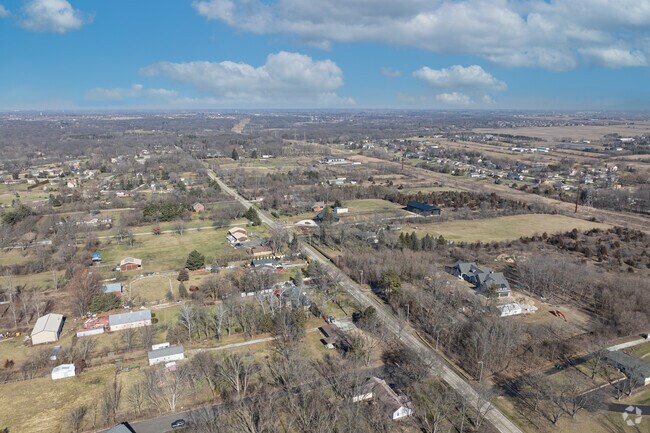 South Homer Glen features split-level, ranch, and modern-traditional style homes.