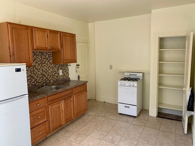 9 Myrtle St unit 9, Boston, MA 02114 - photo 2