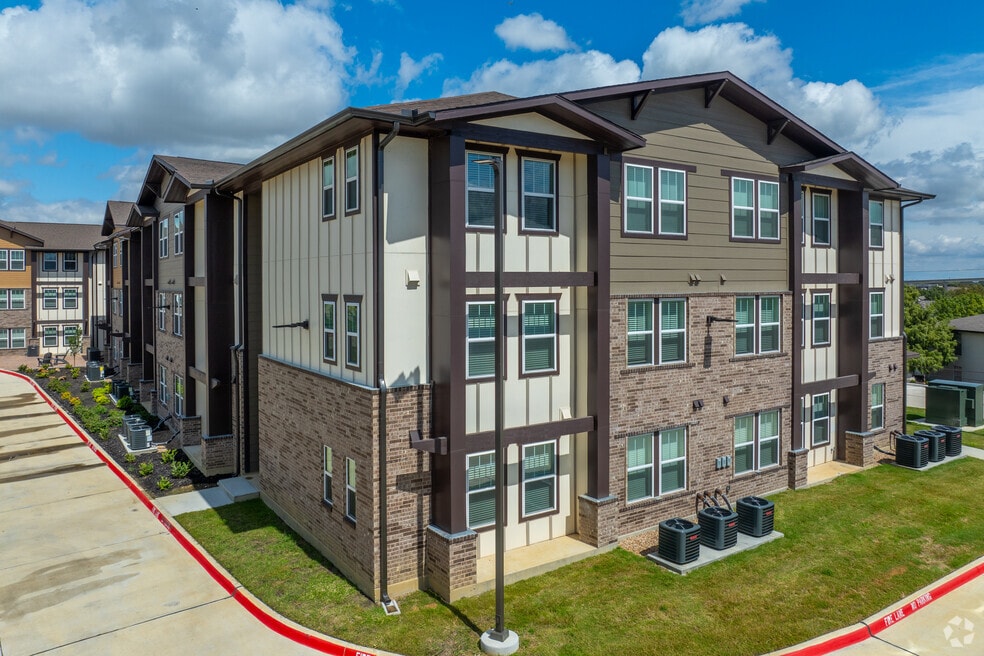 Lapiz Flats Apartments, Grand Prairie, TX 75050 - photo 1