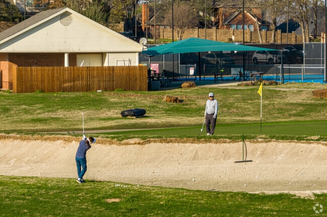 Oakmont Country Club is a private country club located in Corinth.