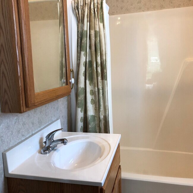 130 Walnut St unit C, Findlay, OH 45840 - photo 4