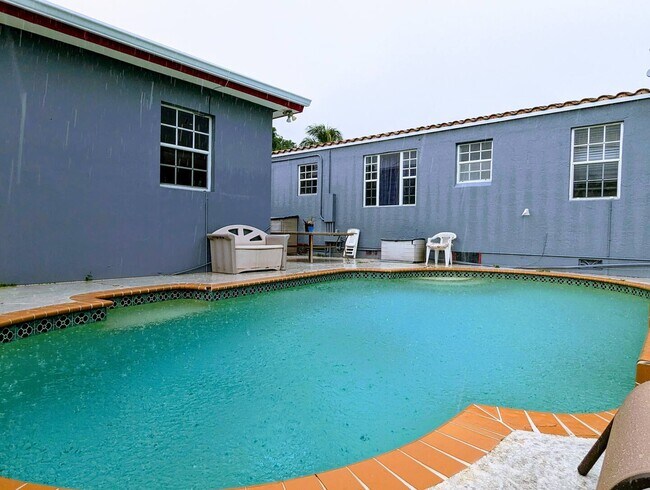 1628 Mckinley St unit Guest House, Hollywood, FL 33020 - photo 2