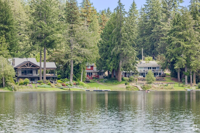 Waterfront properties are a common site to see in Fort William Symington WA.