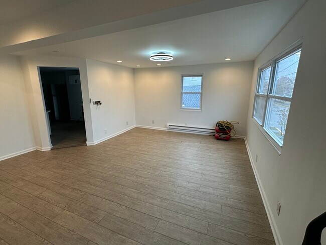 94 Carlton Ave unit 2BRwithBONUSROOM, East Rutherford, NJ 07073 - photo 6