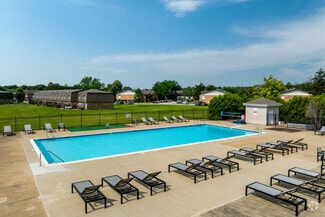 16 W 610 Honeysuckle Rose Ln, Willowbrook, IL 60527