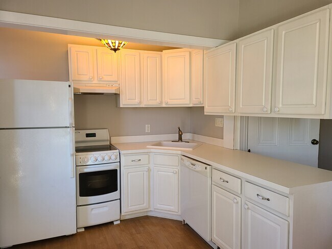 443 Green Ln unit A, Philadelphia, PA 19128 - photo 5