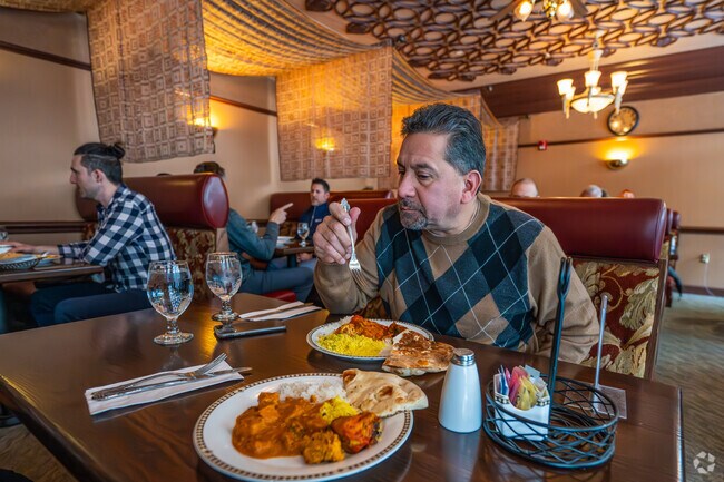 Swagat Indian Cuisine is the spot for chicken vindaloo near the Lake Waukomis neighborhood.