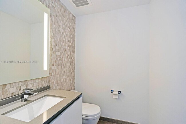 Reach Brickell City Centre unit 2107, Miami, FL 33131 - photo 4