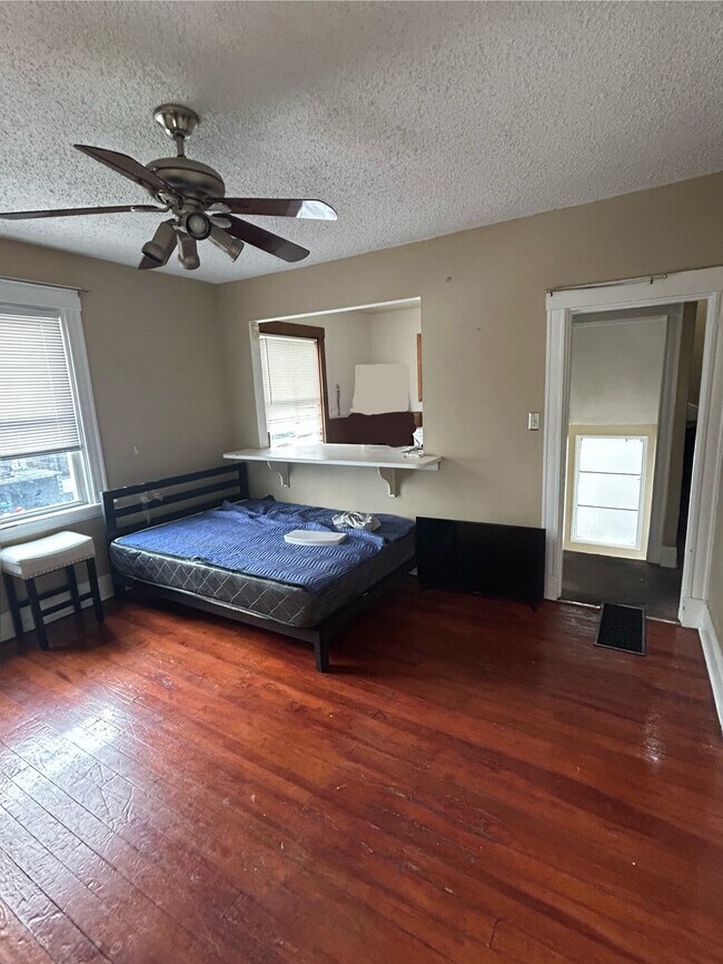 225 Bosley St unit 2, Cincinnati, OH 45219 - photo 5