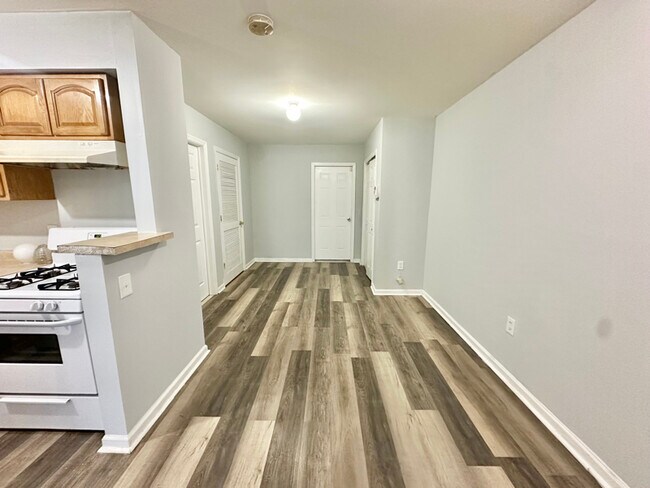 347 Ridgewood Ave unit BSMT, Newark, NJ 07112 - photo 2