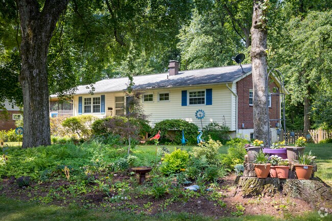 Beautiful landscaping and manicured lawns surround the elegant homes of Idylwood.