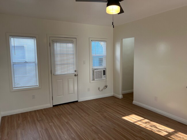 1114 4/5 Tamarind Ave unit 1114 4.5, Los Angeles, CA 90038 - photo 6