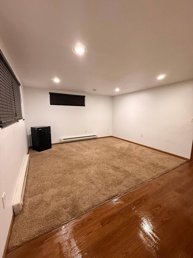 1011 5th Ave SE unit 2, Minot, ND 58701 - photo 3