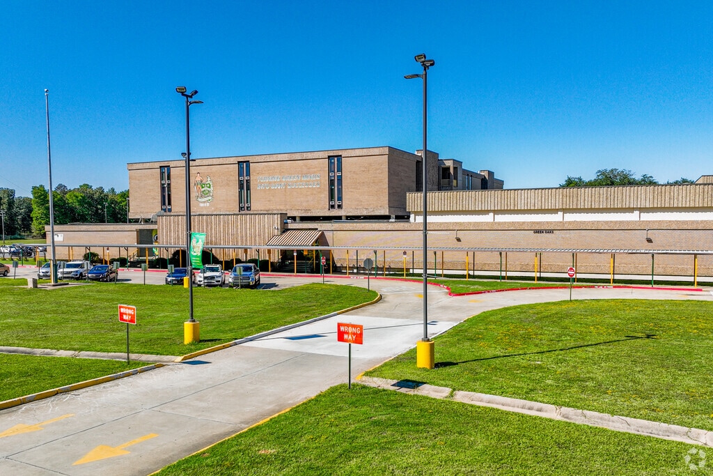 Green Oaks High School has great teachers and staff.