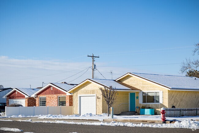 Find rows of colorful and historic craftsman cottages and bungalows in downtown Ontario.