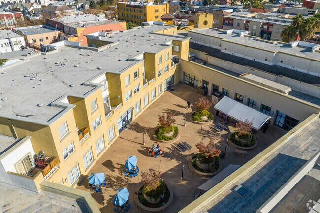 Arise High School has a courtyard for students in Oakalnd.