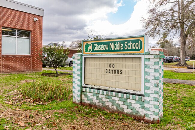 Glasgow Middle School has a B- rating on Niche.