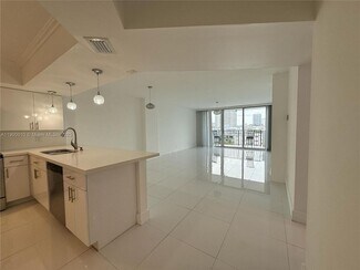 3703 NE 166th St, SUNNY ISL BCH, FL 33160