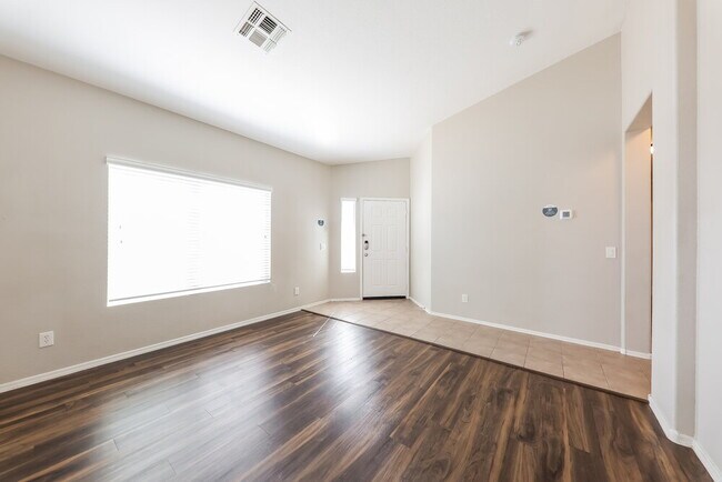 13426 W Crocus Dr, Surprise, AZ 85379 - photo 4