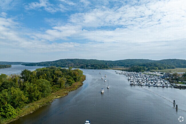 There is a marina in Deep River to park your boat at.