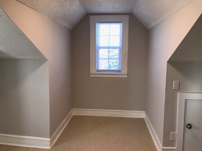 1219 Grace Ave unit D, Burlington, NC 27217 - photo 7