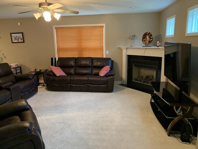 11005 N Waterton, Dunlap, IL 61525 - photo 4