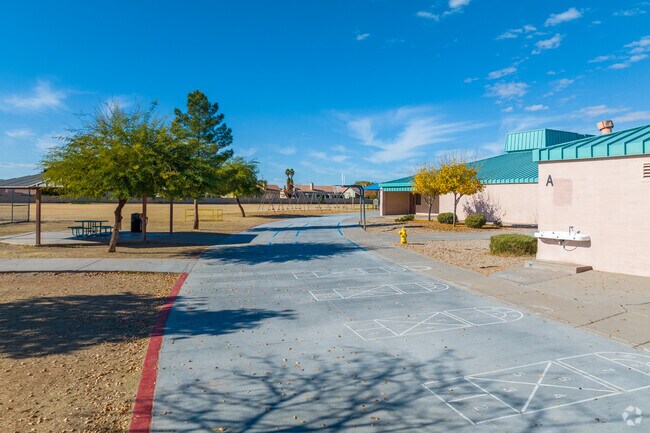Education shines bright at Oakwood Elementary in the heart of Glendale.
