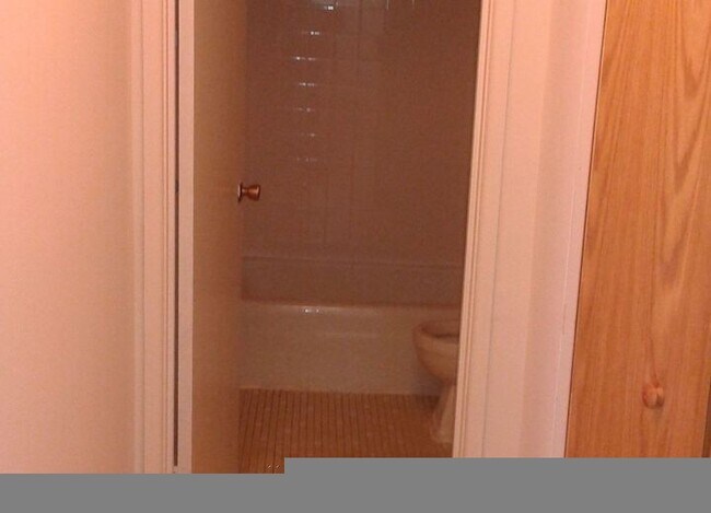 1515 W Morse Ave unit 204, Chicago, IL 60626 - photo 4