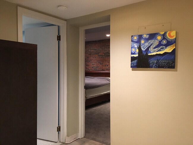 Outside Bathroom/Bedroom 01