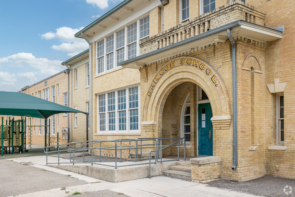 Students can learn an grow at Andrew Briscoe Elementary.