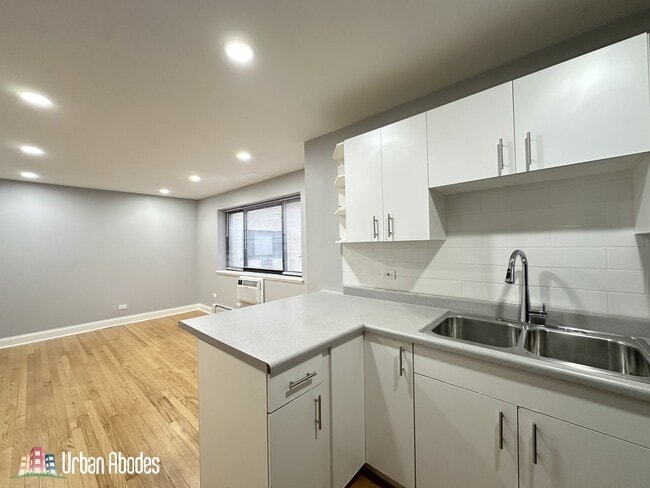 6967 N Sheridan Rd unit M03H, Chicago, IL 60626 - photo 6