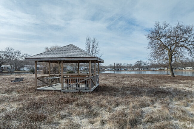 Willow Lake Estates surrounds the namesake Willow Lake.